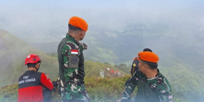 TNI AU Turunkan Korpasgat ke Lokasi Jatuhnya Pesawat ATR 42-500 di Bulusaraung