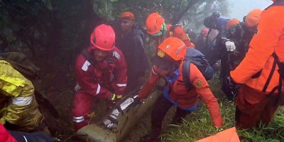 Operasi SAR Pesawat ATR 42-500 Berhasil Evakuasi Korban Kedua dari Medan Ekstrem