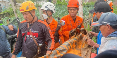 Longsor Pasirlangu, Tim SAR Evakuasi Satu Korban Selamat dan Empat Jenazah