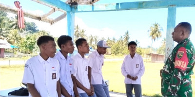 Babinsa Posramil Warsa Berikan Motivasi dan Wasbang kepada Siswa SMAN 1 Warsa
