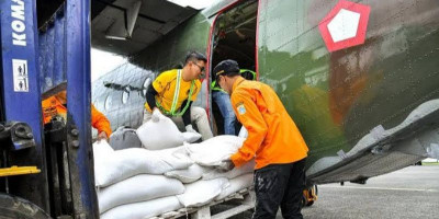 Operasi Modifikasi Cuaca: Solusi Darurat atau Masalah Baru?