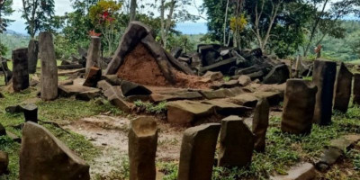 Batu Menhir Hangat di Malam Hari, Misteri Sunyi Gunung Padang