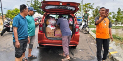 TRAMP Salurkan Bantuan untuk Warga Terdampak Banjir Muara Gembong