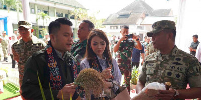 Tinjau Stan UMKM Korem 083/Bdj, Komisi I DPR RI Apresiasi Inovasi Prajurit Teritorial