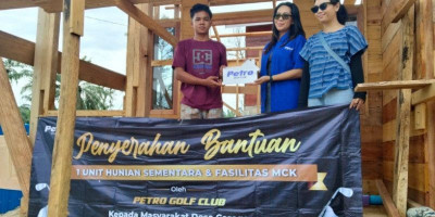 Petro Golf Club Serahkan Huntara dan MCK untuk Warga Desa Garoga