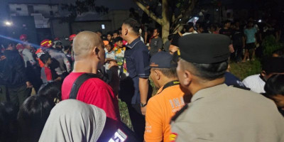 Polisi dan Tim SAR Lakukan Pencarian Pemancing Tenggelam di Sungai Sunter Barat