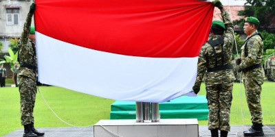 Wadan Pusterad Pimpin Upacara 17-an, Kasad Beri Penekanan Tugas