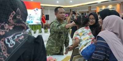 Wujud Empati, Panglima TNI Hadir Kuatkan Keluarga Prajurit Marinir yang Gugur