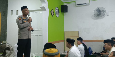 Kapolsek Tamalate dan Tripika Kecamatan Tamalate Safari Sholat Tarawih Keliling di Wilayah Hukumnya