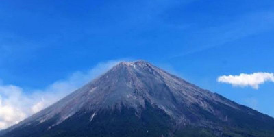 Gunung Merapi dan Semeru Berstatus Siaga 