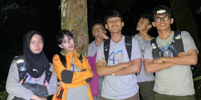 Unik, Anggota Elpala Ngabuburit Ramadan dengan Pendakian Gunung Ciung