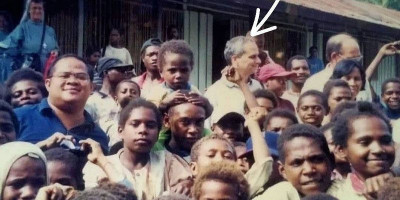 Foto Paus Leo XIV Pernah Kunjungi Manokwari, Bukan Afrika!