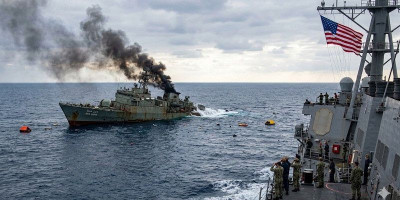 Amerika Torpedo Kapal Perang Iran di Samudra Hindia, 140 Awak Hilang