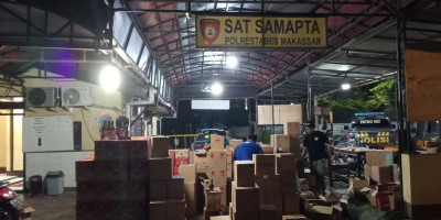 Makassar Bersih-Bersih! Ribuan Botol Miras Disapu Polisi di Bulan Ramadan