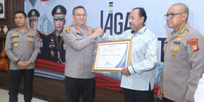 Kapolres Metro Jakarta Utara Terima Penghargaan Ombudsman RI