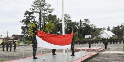 Dandim 1710/Mimika Pimpin Upacara 17-an, Bacakan Amanat Pangdam XVII/Cenderawasih