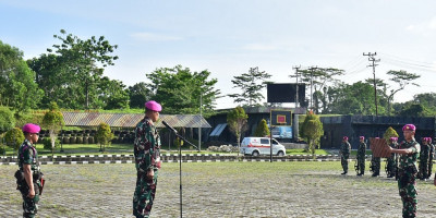 Teguhkan Semangat Juang Dan Cinta Tanah Air, Prajurit Denmako Pasmar 3 Laksanakan Upacara Bendera 17-an