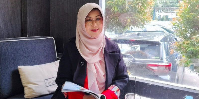 Dr Tifa Bantah Rumor ke Solo, Tegaskan Tetap di Jakarta