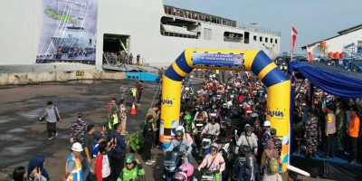 Kebahagian Masyarakat Mudik Gratis Naik KRI Banda Aceh hingga Semarang 