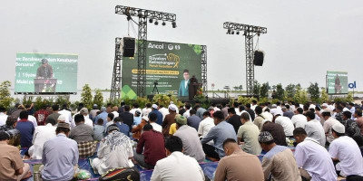 Ancol Gelar Shalat Id, Jamaah Membludak di Masjid Apung Tepi Pantai