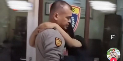 Viral, Ibu Hamil Minta Digendong Polisi di Polsek Sukatani