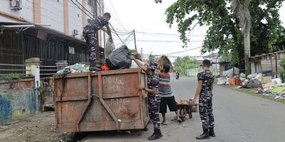 Prajurit Kodaeral XIV Gelar Kerja Bakti Massal di Sorong