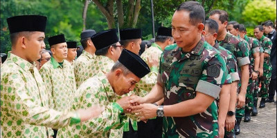 Tak Hanya Senjata, Panglima TNI Bekali Prajurit dengan Iman