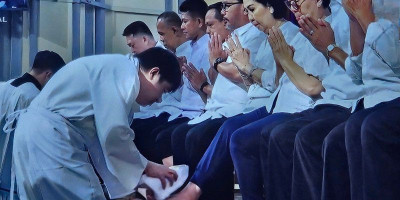 Ribuan Umat Padati Katedral Jakarta Saat Misa Kamis Putih 2026