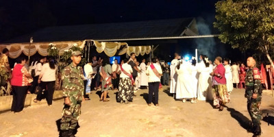 Babinsa Berikan Rasa Aman Ibadah Vigili di Gereja Katolik Kerahiman Ilahi