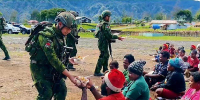 Koops TNI Habema Berbagi Kasih kepada Masyarakat Distrik Gome Papua