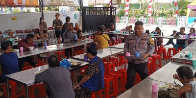 Polisi Berbagi di Penjaringan, 500 Paket Makanan Disalurkan