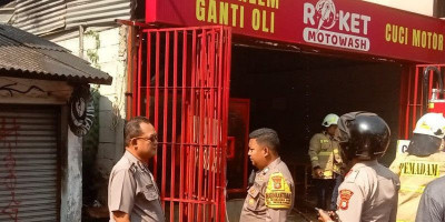 Kebakaran Hanguskan Usaha Cuci Motor di Pademangan