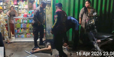 Pria Tanpa Identitas Ditemukan Tergeletak di Penjaringan, Polisi Sigap Evakuasi Korban
