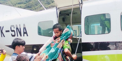 Anak 6 Tahun Korban Aksi Kebrutalan OPM di Kabupaten Puncak Dievakuasi Petugas dan Medis