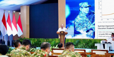 Kepala BGN Sampaikan Paparan pada Retret Ketua DPRD Seluruh Indonesia di Magelang