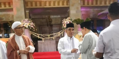 Ulama dan Umaro Dalam Satu Majelis Pengajian Haul dan Milad Mama Bakry Sadeng
