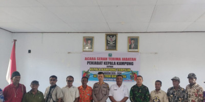 Babinsa Biak Kota Hadiri Sertijab Kepala Kampung