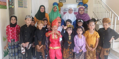 PAUDQU Kharisma Ciawi Rayakan Hari Kartini dengan Fashion Show dan Lomba Puisi