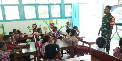 Edukasi Sejak Dini, Babinsa Ingatkan Murid SD Bahaya Miras dan Narkoba