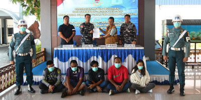 TNI AL dan BAIS TNI Amankan PMI Non Prosedural di Karimun