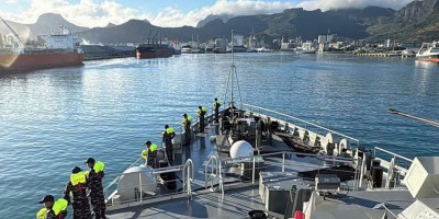 KRI Canopus-936 Tuntaskan Etape IV, Sandar di Mauritius