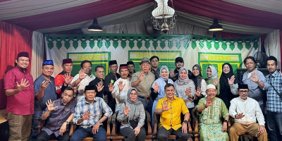 Bang Azran Silaturahmi dengan Penggiat Kesenian Betawi di Posko Ciracas, Jakarta Timur