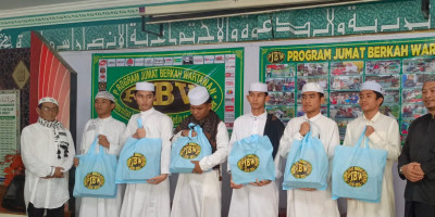 Selain Sedekah Barang, Program Jumat Berkah Wartawan Berbagi 100 Boks Nasi ke Yayasan Al-Anshor Kota Bekasi