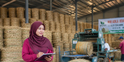 Jerami Gulung Mengubah Nasib Perempuan Desa