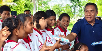 Kunjungi Pondok Baca Airmen, Dandim 1708/BN Bagikan Makanan Bergizi dan Beri Motivasi Anak-Anak