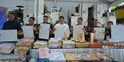 Bea Cukai Bongkar Pabrik Pita Cukai Palsu, Negara Selamat Rp570 Miliar