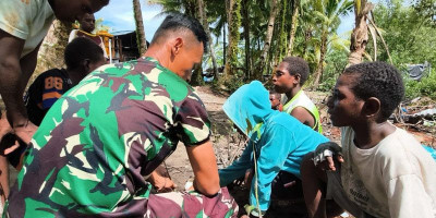 Satgas TMMD Kodim 1710/Mimika Tanamkan Kepedulian Lingkungan Lewat Penanaman Mangrove 