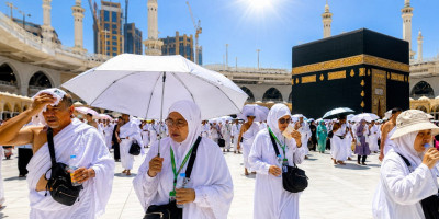 Cuaca Ekstrem Menguji Ketahanan Jamaah Haji
