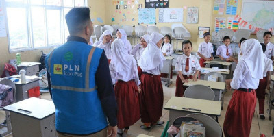 PLN Icon Plus Edukasi Internet Sehat untuk Siswa SD di Palembang