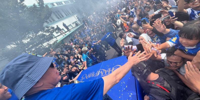 Jutaan Bobotoh Birukan Bandung, Iwan Bule: Persib Sudah Kelas Asia